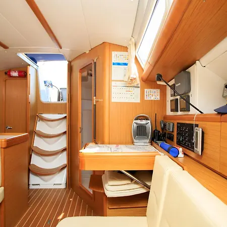 Botel Salis - Jeanneau 39i *