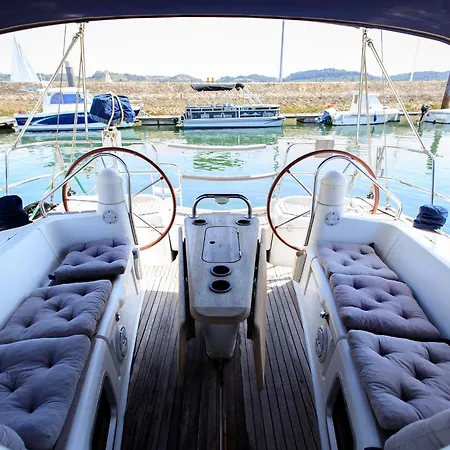 Salis - Jeanneau 39i Botel *