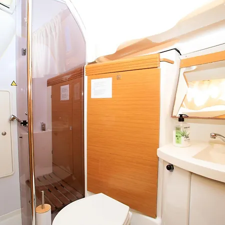 Salis - Jeanneau 39i Båthotell *